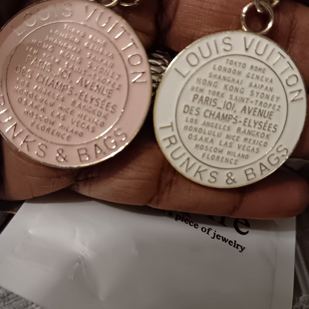 LOUIS VUITTON CHARM VINTAGE  SOFT PINK OR CREAM